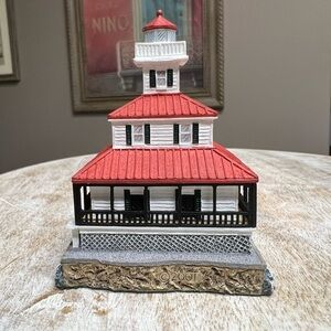 New Canal Louisiana Red and White Lighthouse Figurine Item LL225